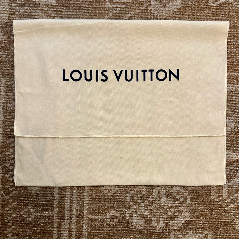 Louis Vuitton Cream Dust Pouch for Bags 18 x 14 inches Like New